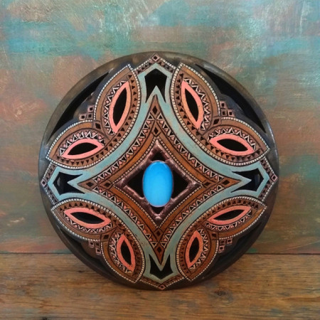 LAMPA NA ZAVĚŠENÍ NEBO KOLMÉ STÁNÍ, NA ČAJ. SVÍČKU, OTVOR NA ZADNÍ STRANĚ, CENA 1000,- KÁMEN JE VSAZEN TIFFANY TECHNIKOU